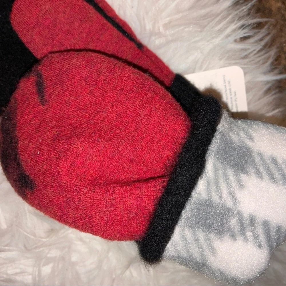 Red and Black Women's Mittens/Gloves NEW‎